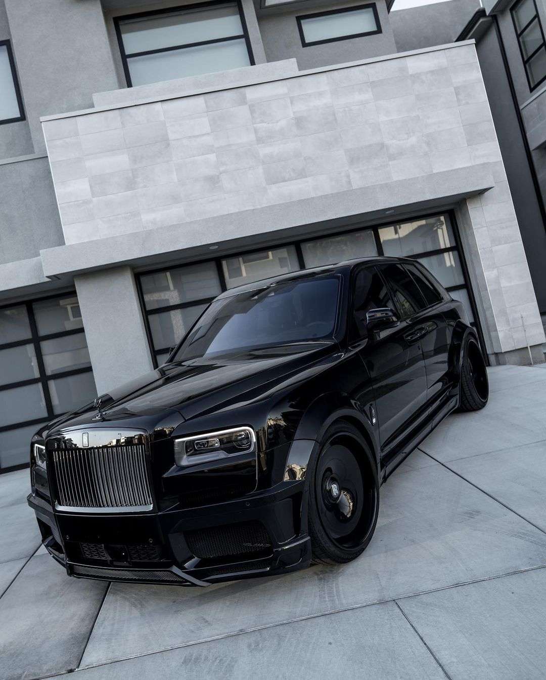 Rolls-Royce Cullinan front-end