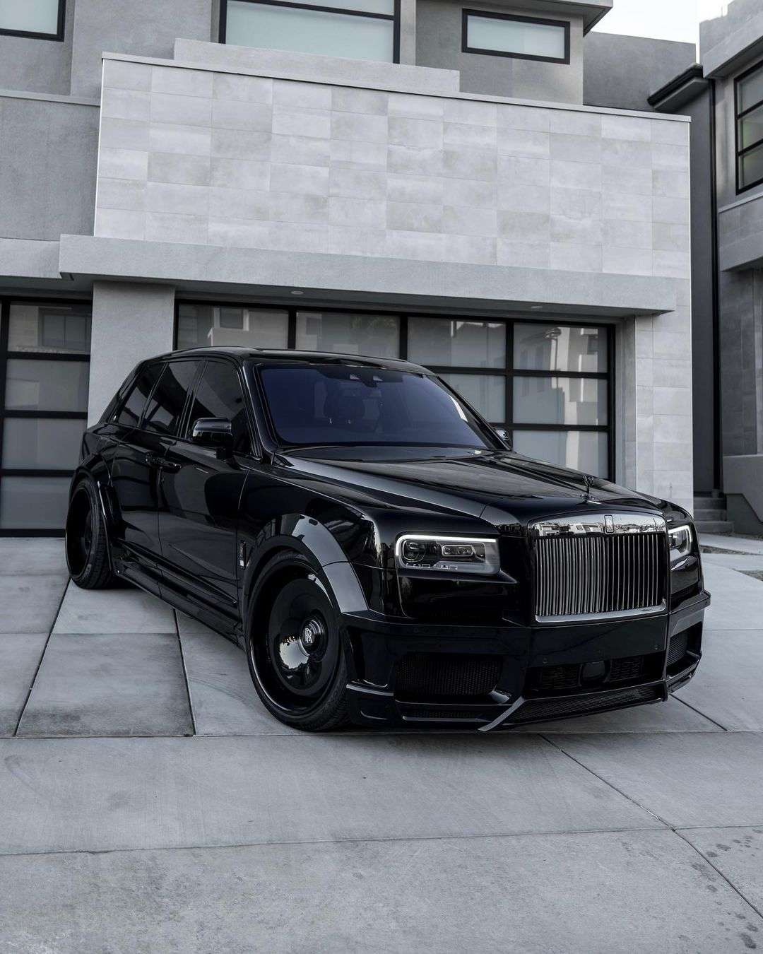 Wide-body Cullinan up-close