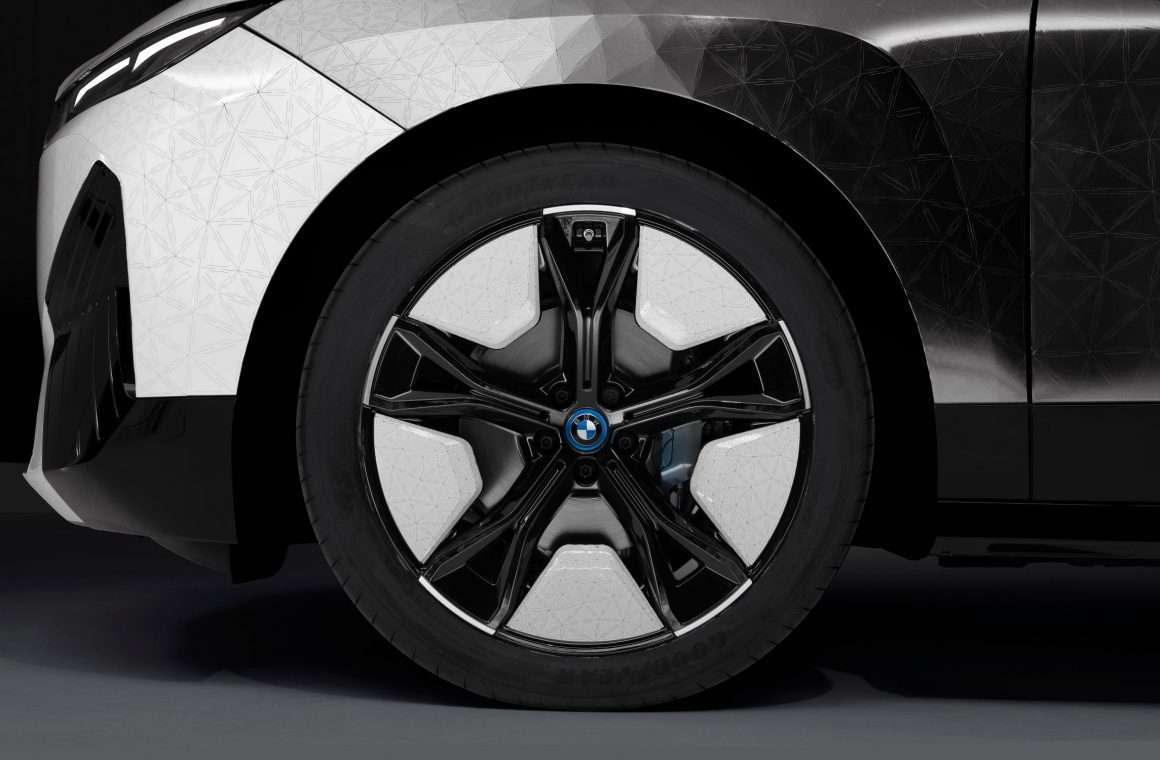 BMW iX wheels featuring E Ink capsules