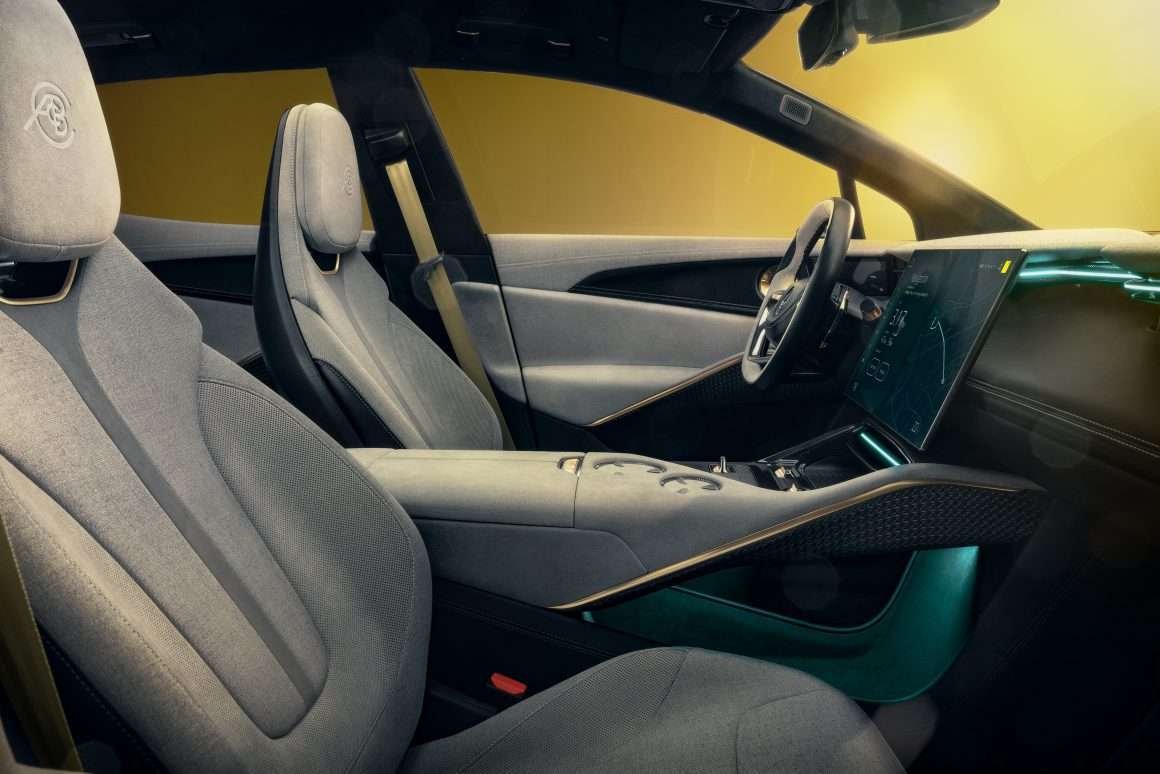 Lotus Eletre interior